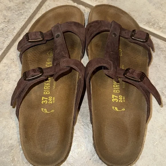 Birkenstock Brown Sandals with Classic Design - Picture 6 of 7